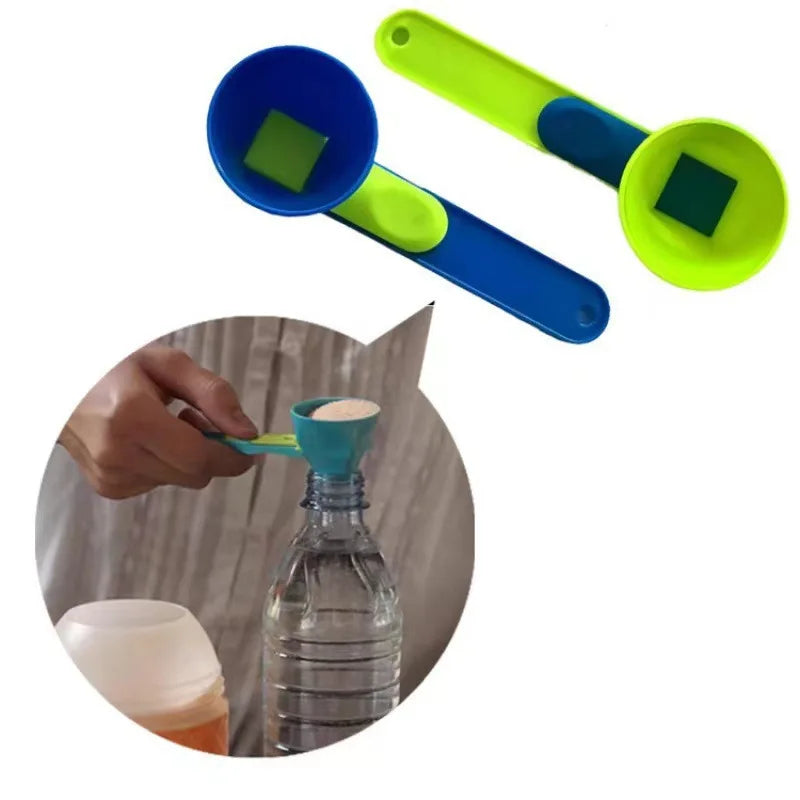 Measuring scoop with a built-in funnel